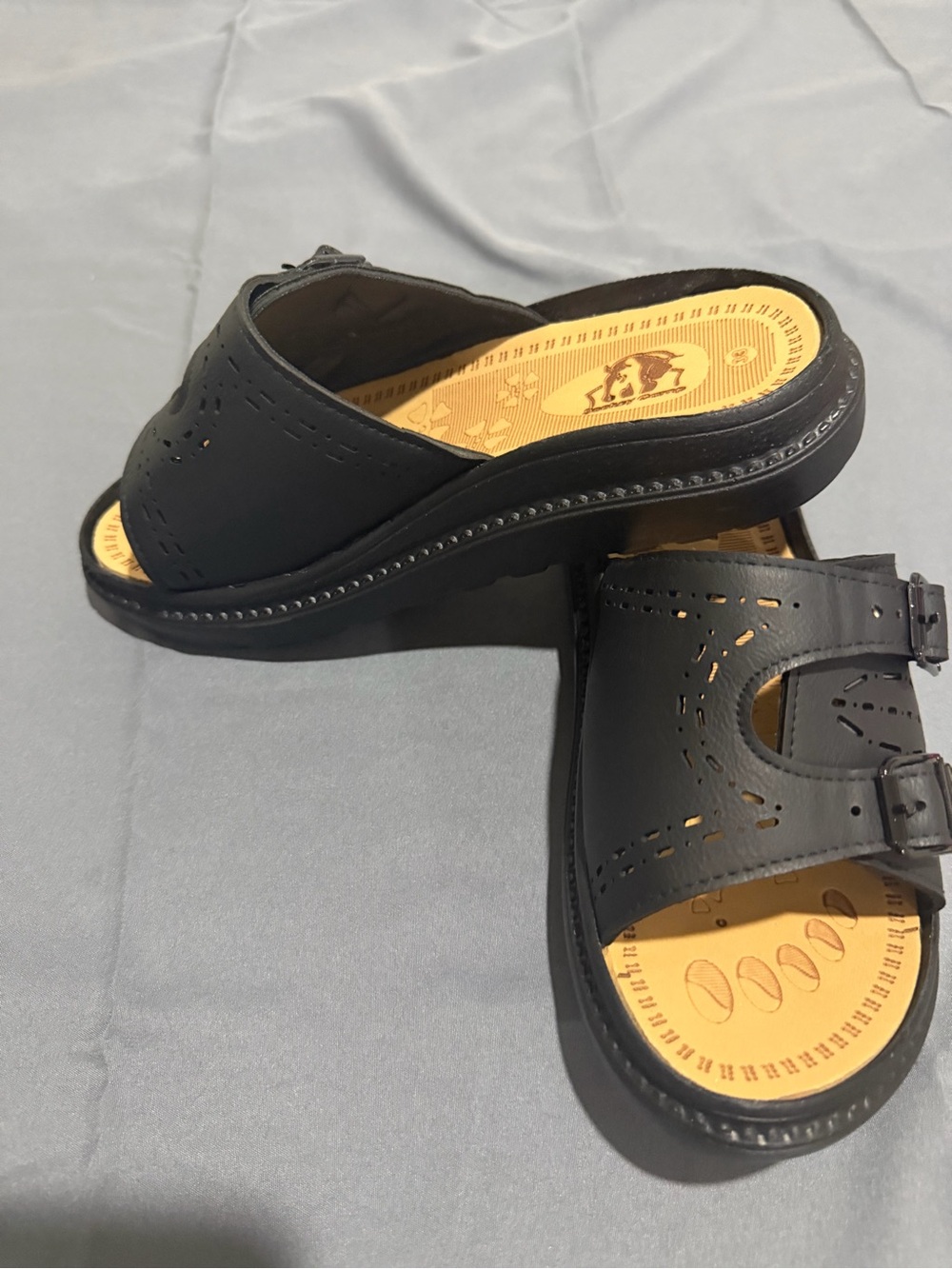 Women’s Black Open-Toe Slide Sandals with Buckle Accent